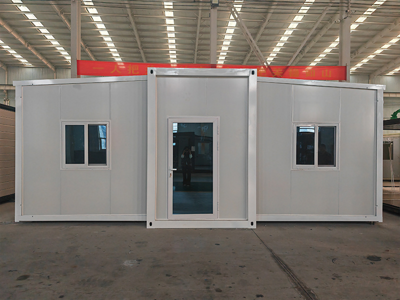 Double-wing expandable room