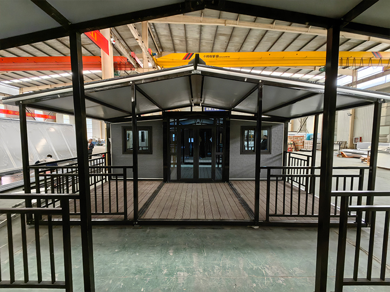 Double-wing expandable room