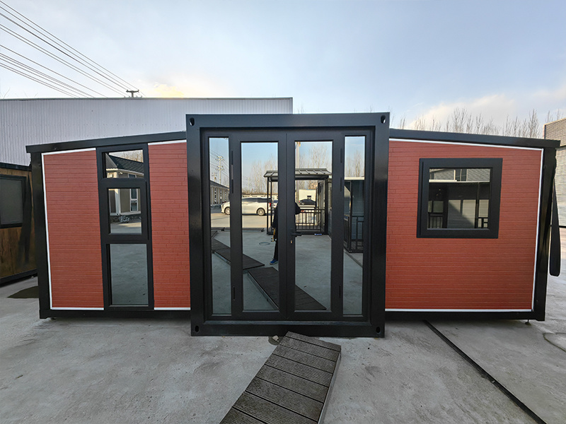 Dual-Wing Expansion Room