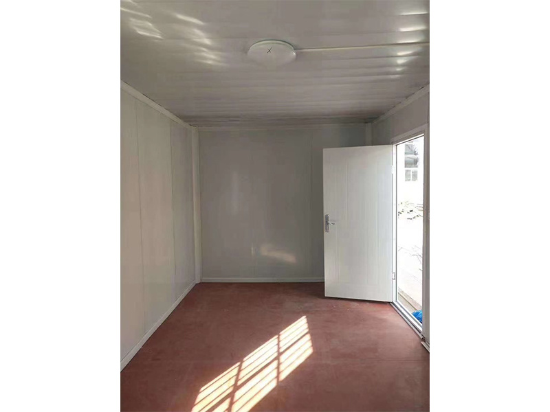Fast-paced box room