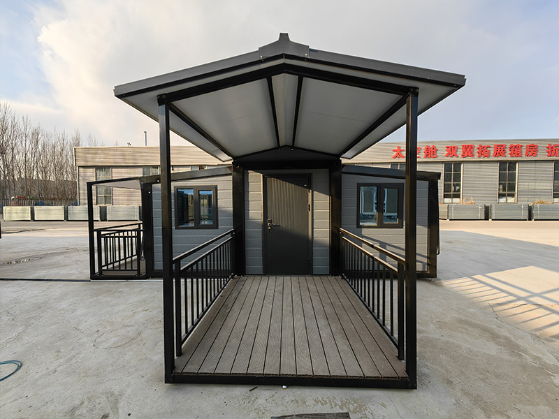 Double-wing expandable room