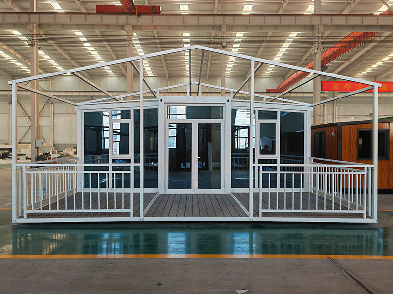 Dual-Wing Expansion Room