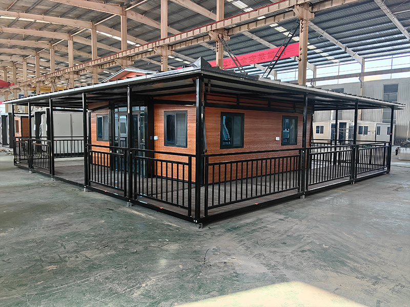 Double-wing expandable room