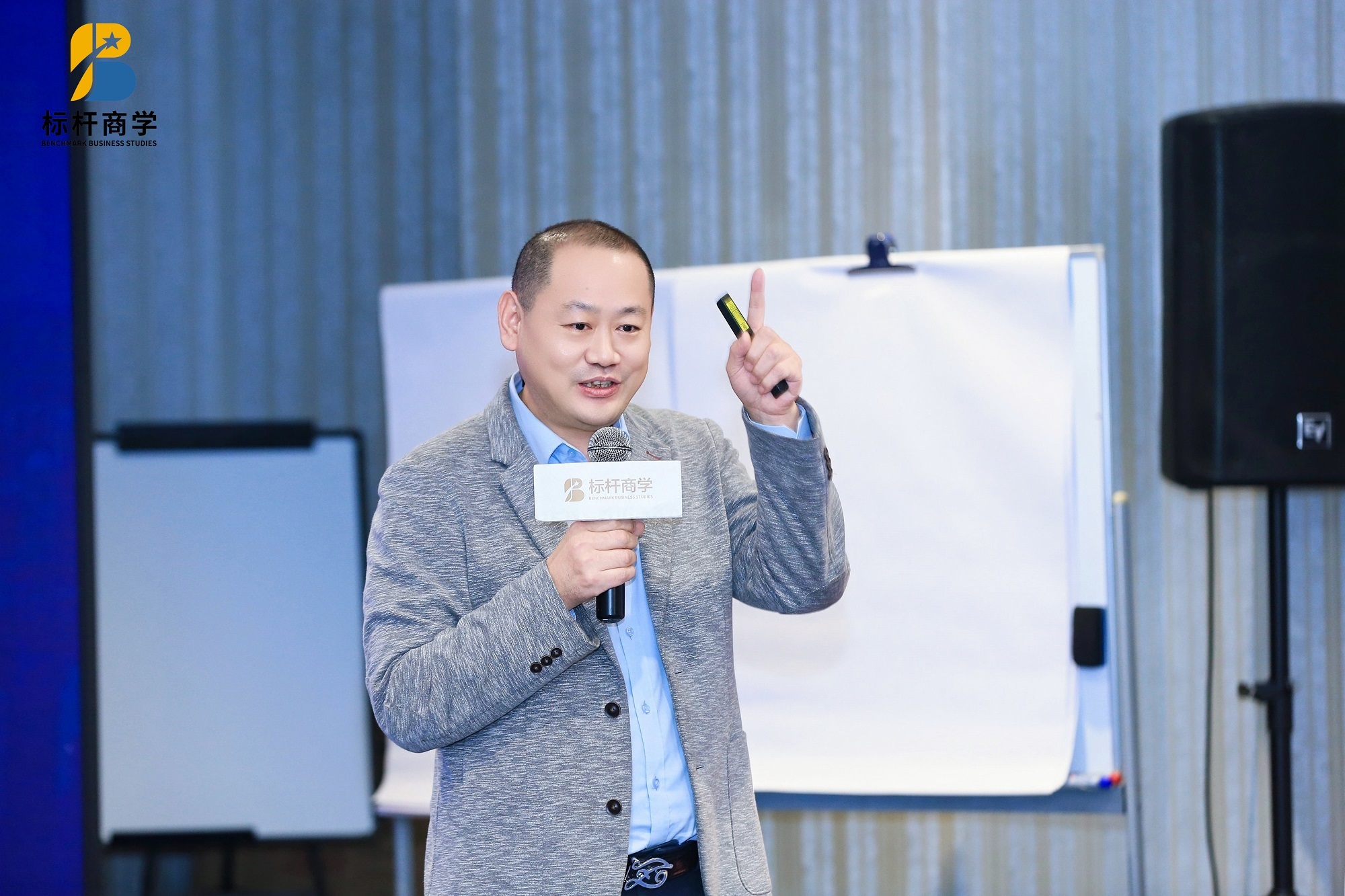 Chairman Li Ya of Lichen invited Zhang Qi to teach at Benchmark Business School