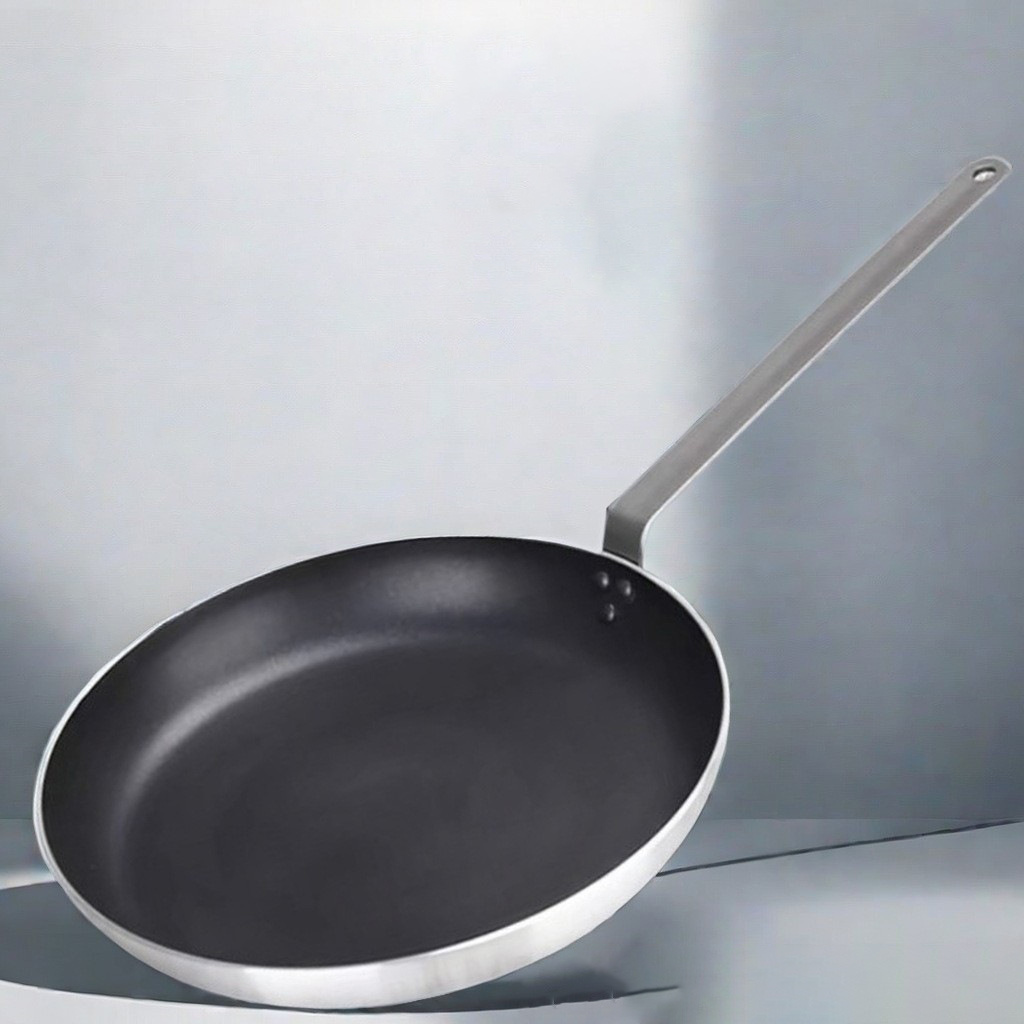 Non-stick pan with a saucepan