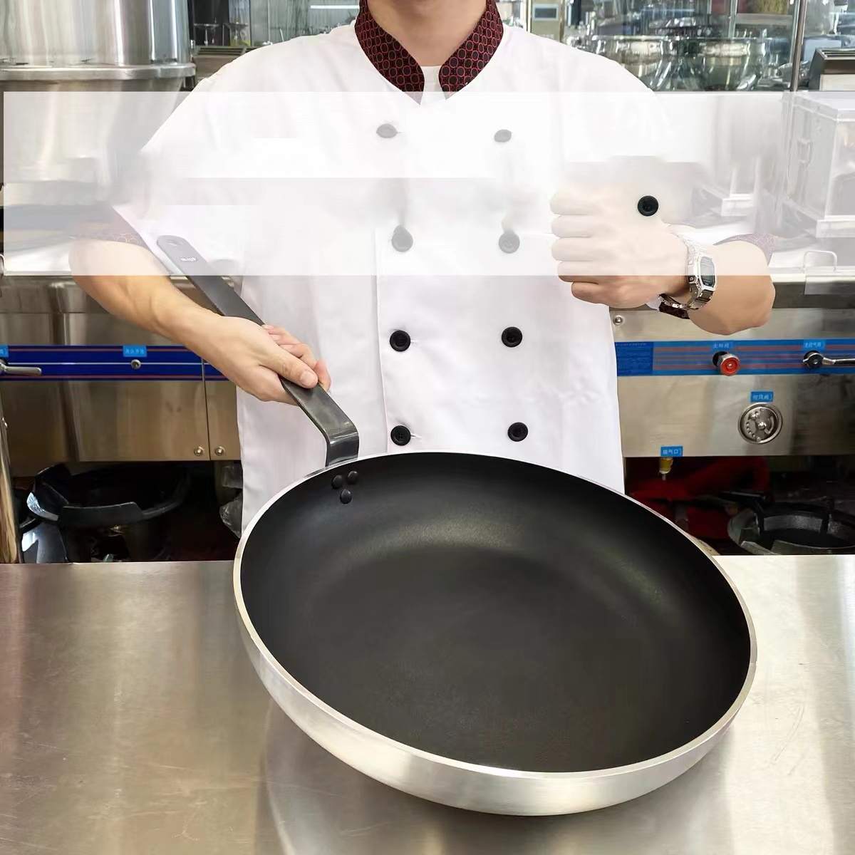 Non-stick pan with a saucepan