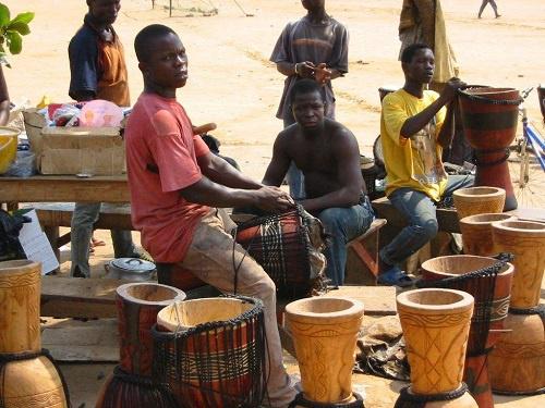 From simple to complex, and from complex to simple, tell you about the characteristics of African clothing