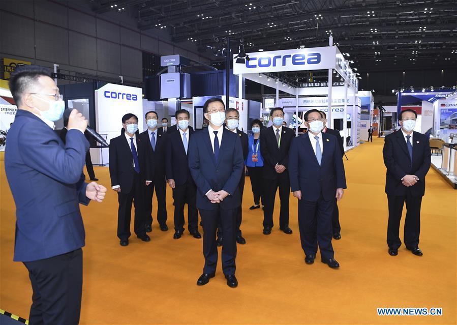 Chinese vice premier attends opening of 3rd CIIE, tours exhibition