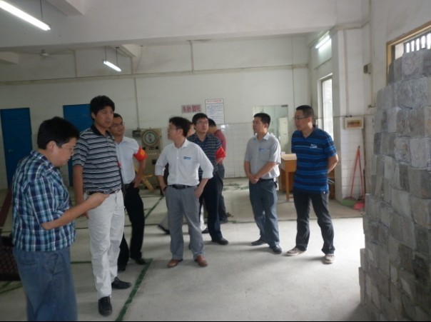 2012市建管处党员先锋服务队到公司考察