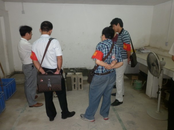 2012市建管处党员先锋服务队到公司考察