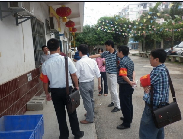 2012市建管处党员先锋服务队到公司考察