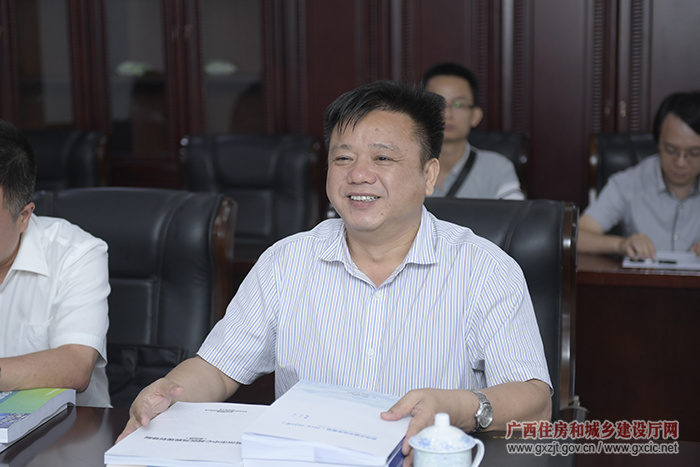 自治区住房城乡建设厅厅长周家斌与贺州市住建局主要领导举行工作座谈