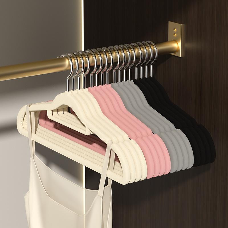 Why Colorful Plastic Hangers are a Must-Have for Every Home