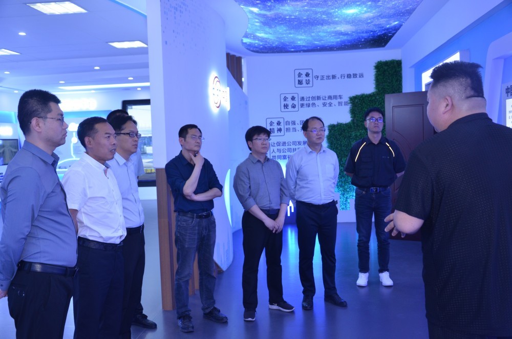 Changshu Institute of Technology and his party came to Guotang Automobile Research