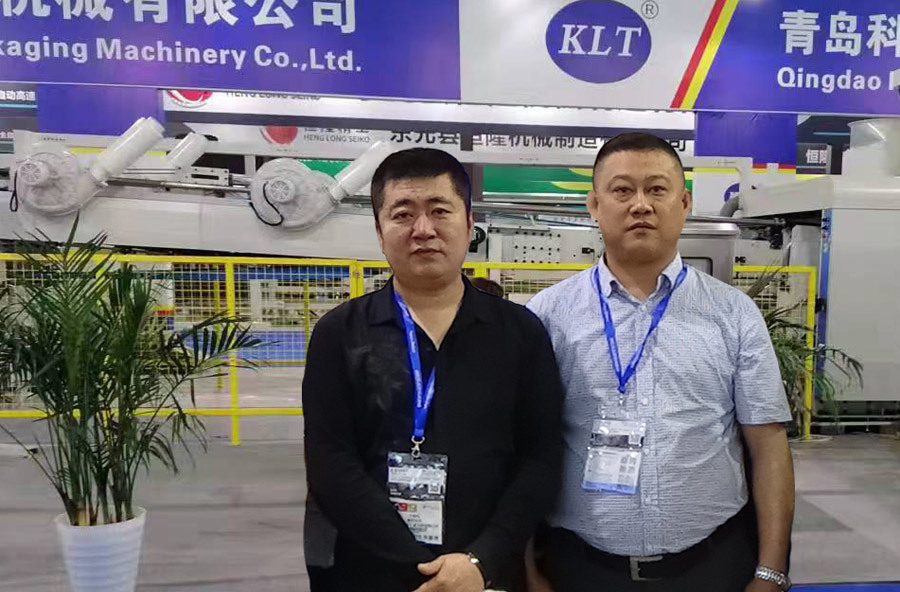 金秋十月 我司售后部陈经理拜访印度尼西亚客户