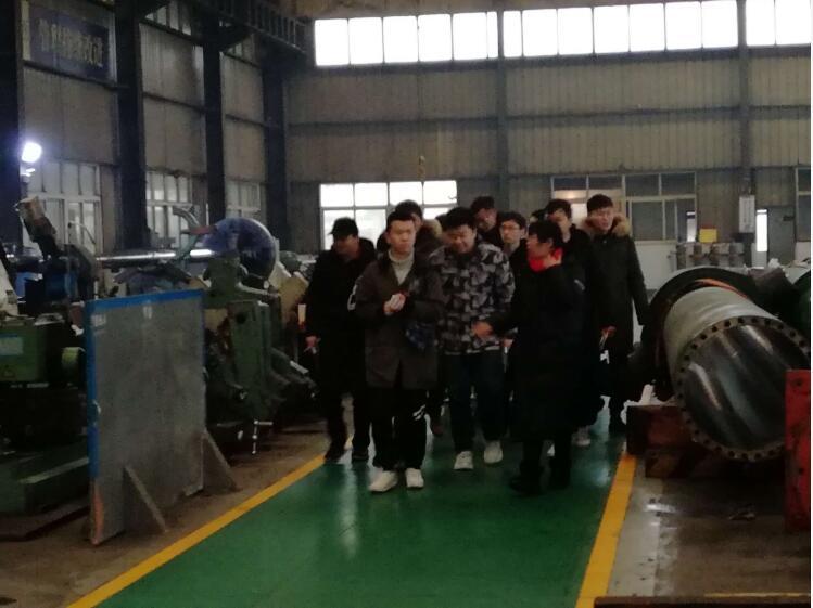 武汉大学机械设计及自动化专业师生在武汉asiagame液压旅行实习