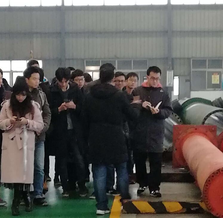 武汉大学机械设计及自动化专业师生在武汉asiagame液压旅行实习