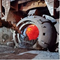 The application of large-scale bottom heat exchange technology for converters in Ludong Refractory, Jinan, has been successfully implemented in China.