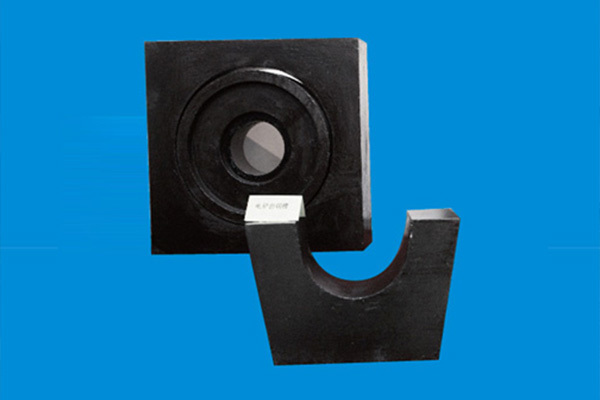 Steel pouring nozzle brick