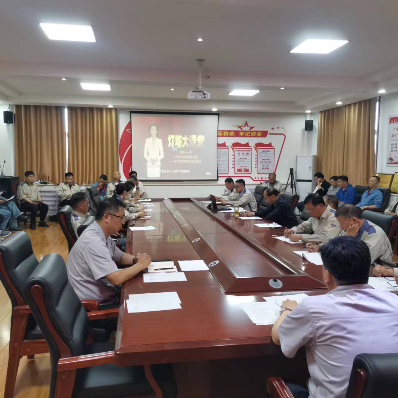 The Party branch of the Jinan Magnesium Carbon Brick Factory Co., Ltd. held a party member meeting and a themed party day activity