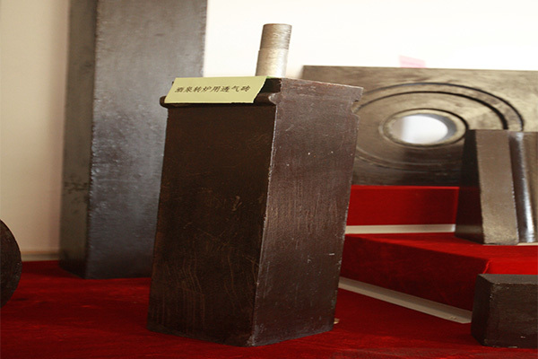 Permeable bricks for converters