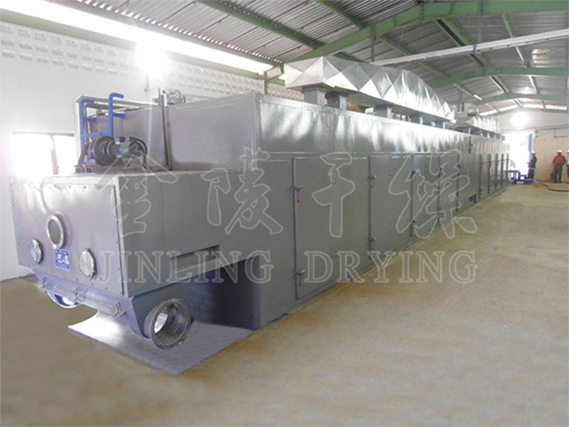 Mid temperate sludge dryer