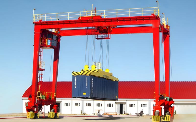Container tire handling machine