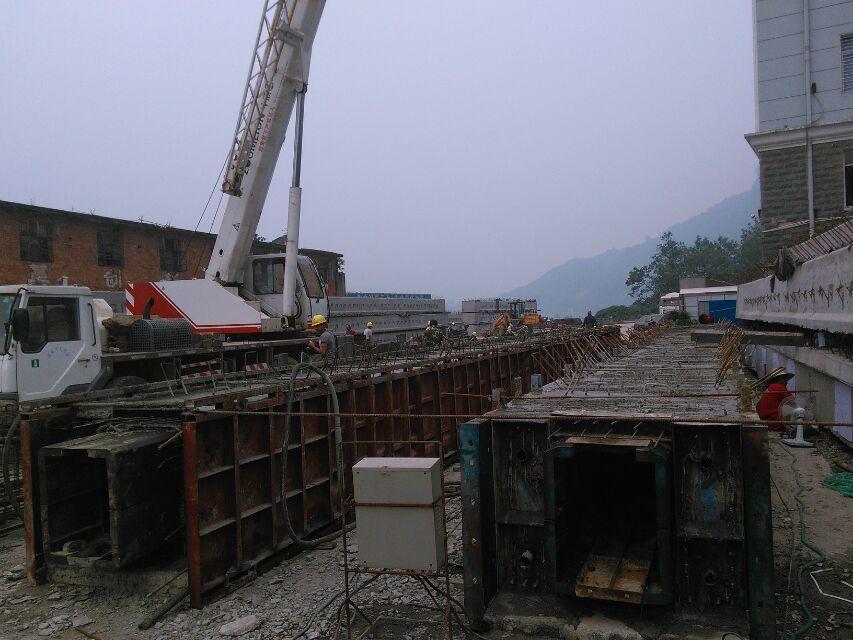 長陽土家源生活廣場大橋