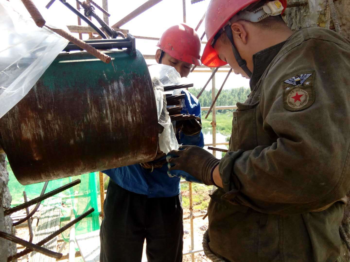 湖北大禹公司鄂北水資源配置工程4標(biāo)沙河渡槽張拉施工