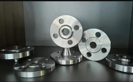 The difference between steel plate flanges and forged flanges