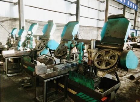 Pre-treatment of stainless steel forgings