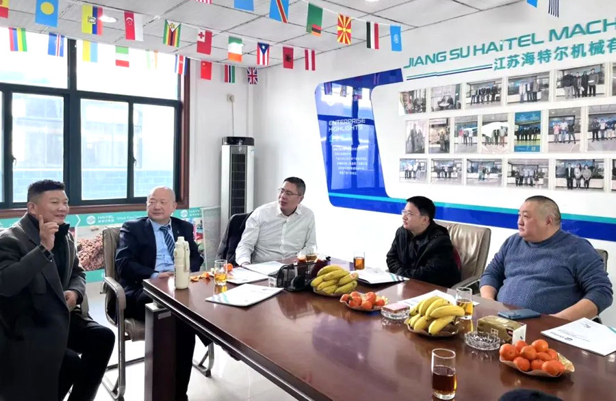 Le secrétaire général de l'Association de l'industrie chinoise des machines alimentaires et d'emballage visite la société Haitel pour une inspection et des échanges approfondis