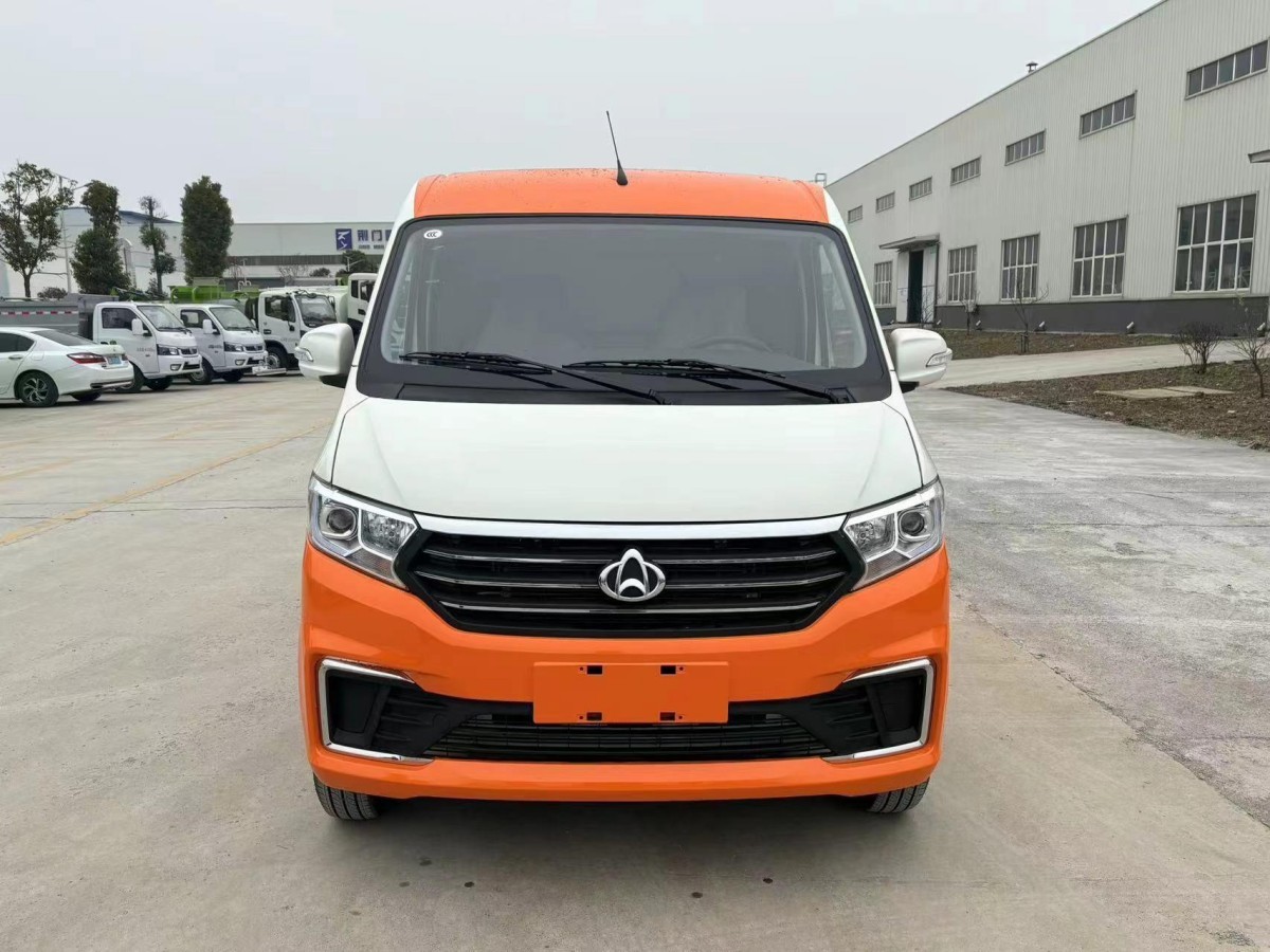 Pet cleaning vehicle