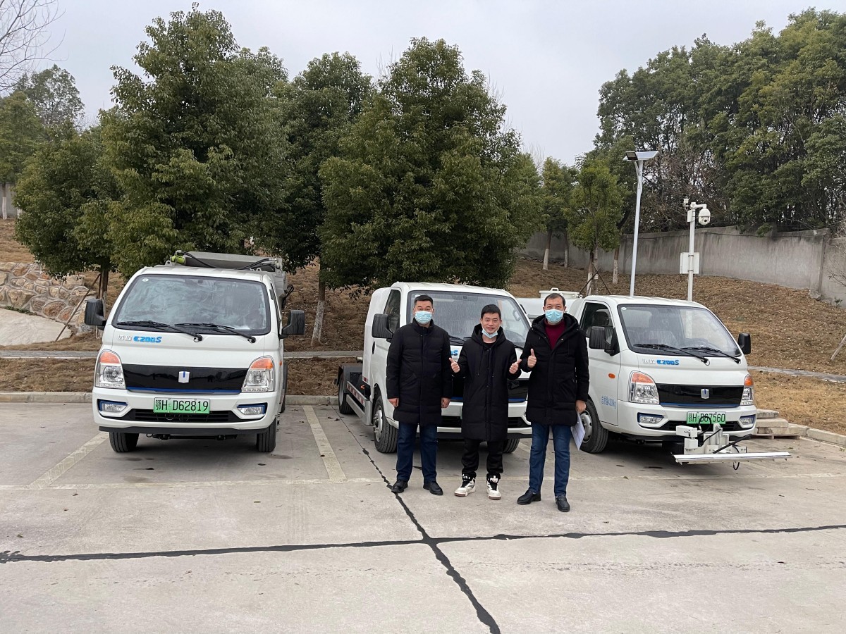 Photos of pure electric garbage trucks handover Photos of pure electric garbage trucks handover