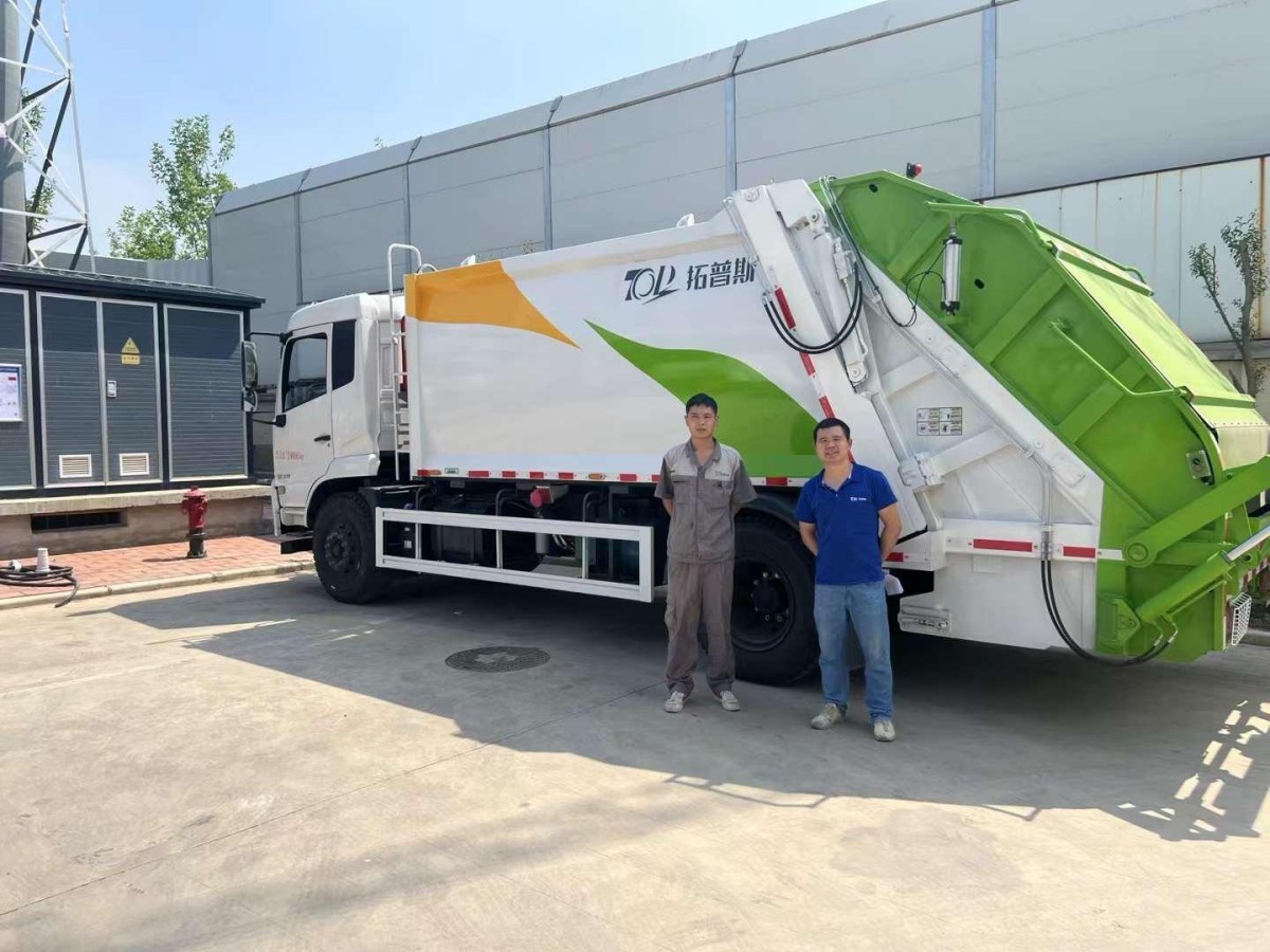 Compressed garbage truck delivery photos Compressed garbage truck delivery photos