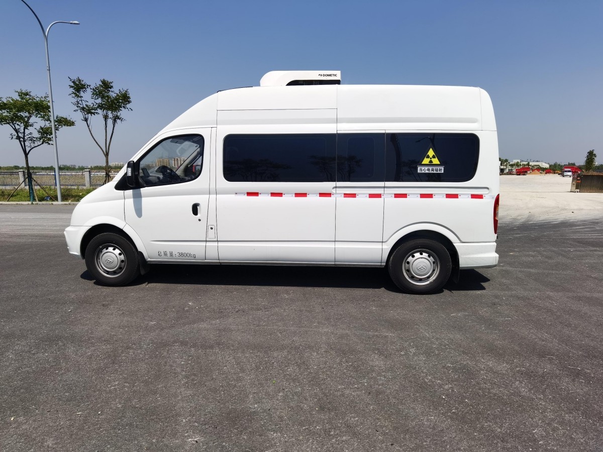 大通6米DR医疗车