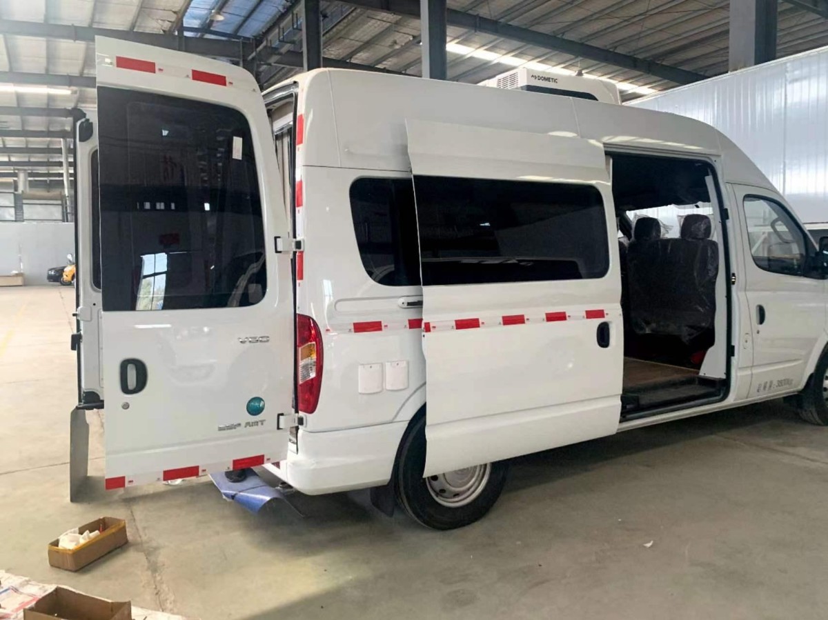 大通6米DR医疗车