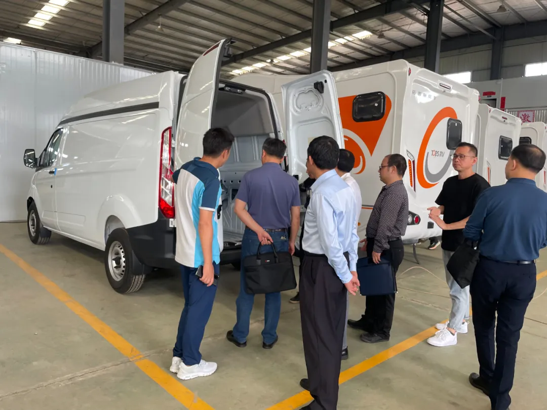市卫健委总会计师吴克金等领导一行莅临拓普斯参观调研