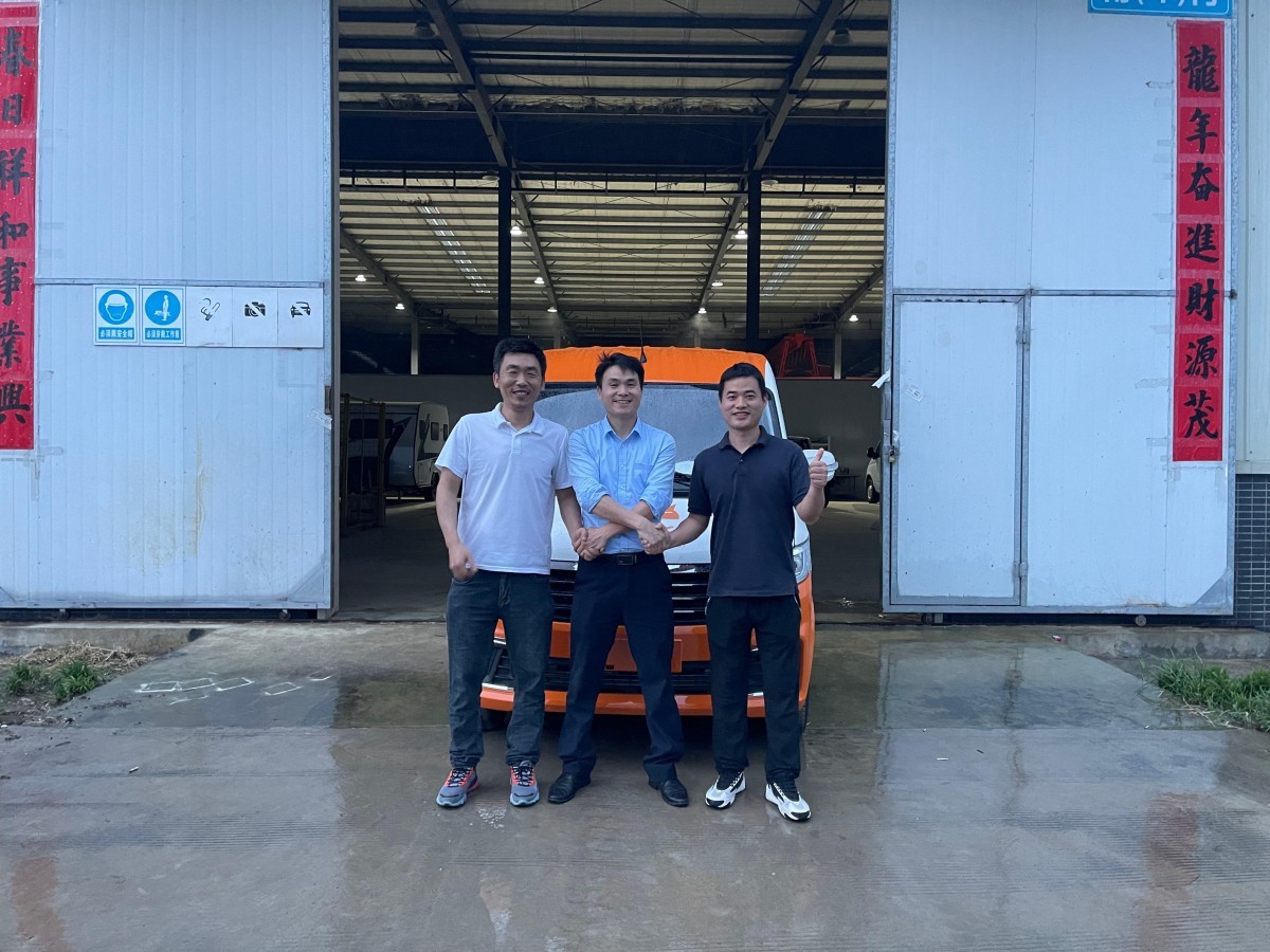 Pet grooming car handover photos Pet grooming car handover photos
