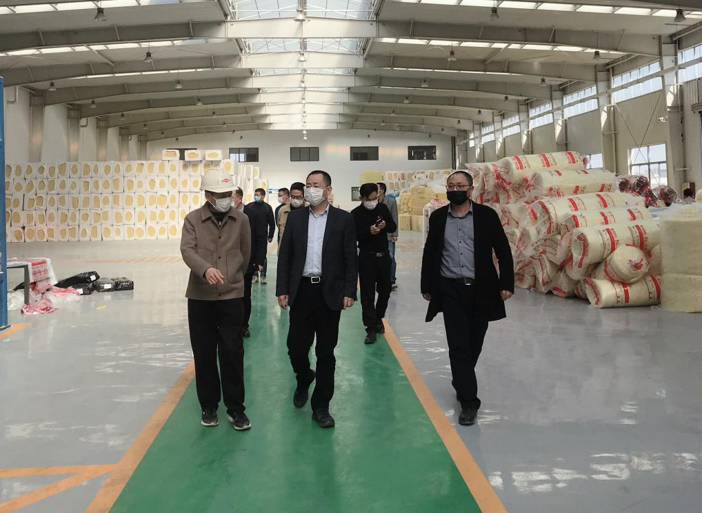 Chen Qi, deputy secretary of the Ruichang Municipal Party Committee and mayor of Ruichang, visited the Ruichang VeryWell  Glass Fiber Cotton project to guide epidemic prevention and control, and the resumption of work and production.
