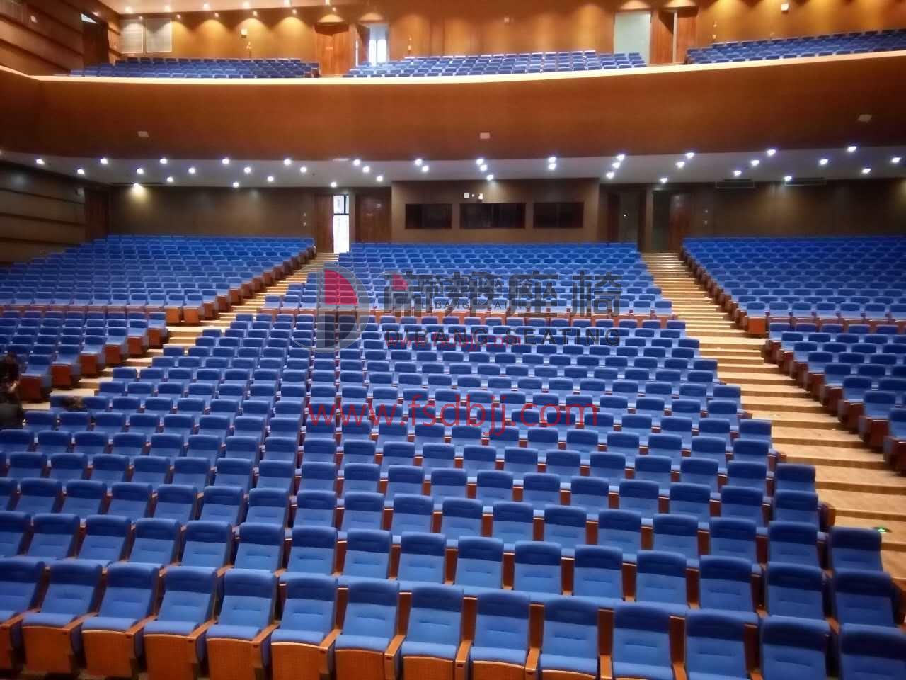 礼堂椅