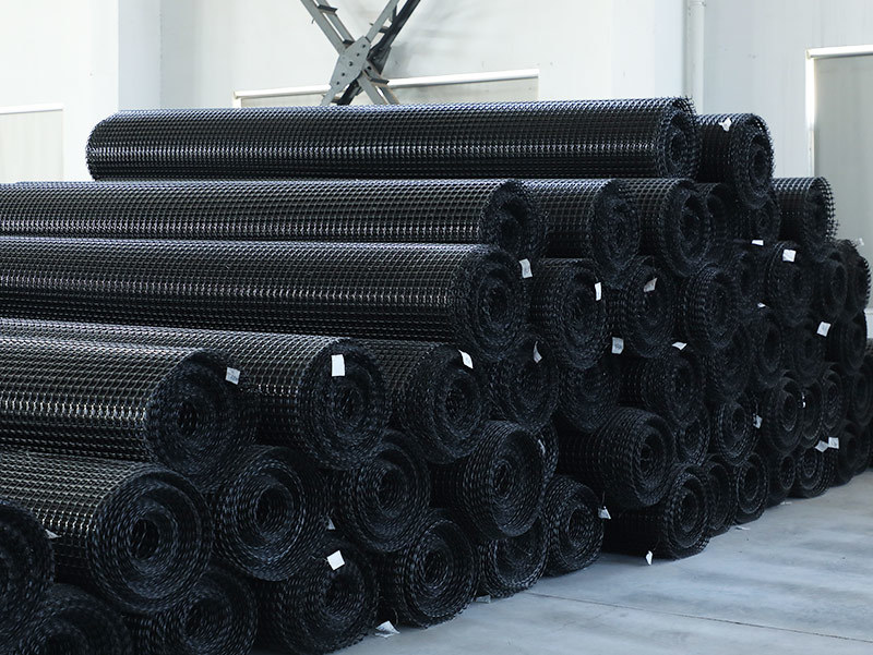 Biaxially oriented plastic geotextile geogrid