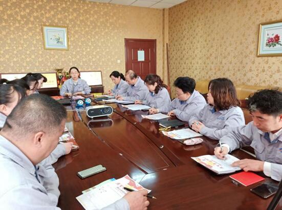 感恩在心中 永遠跟黨走—生活服務中心黨支部召開“我心中的黨”主題黨日活動