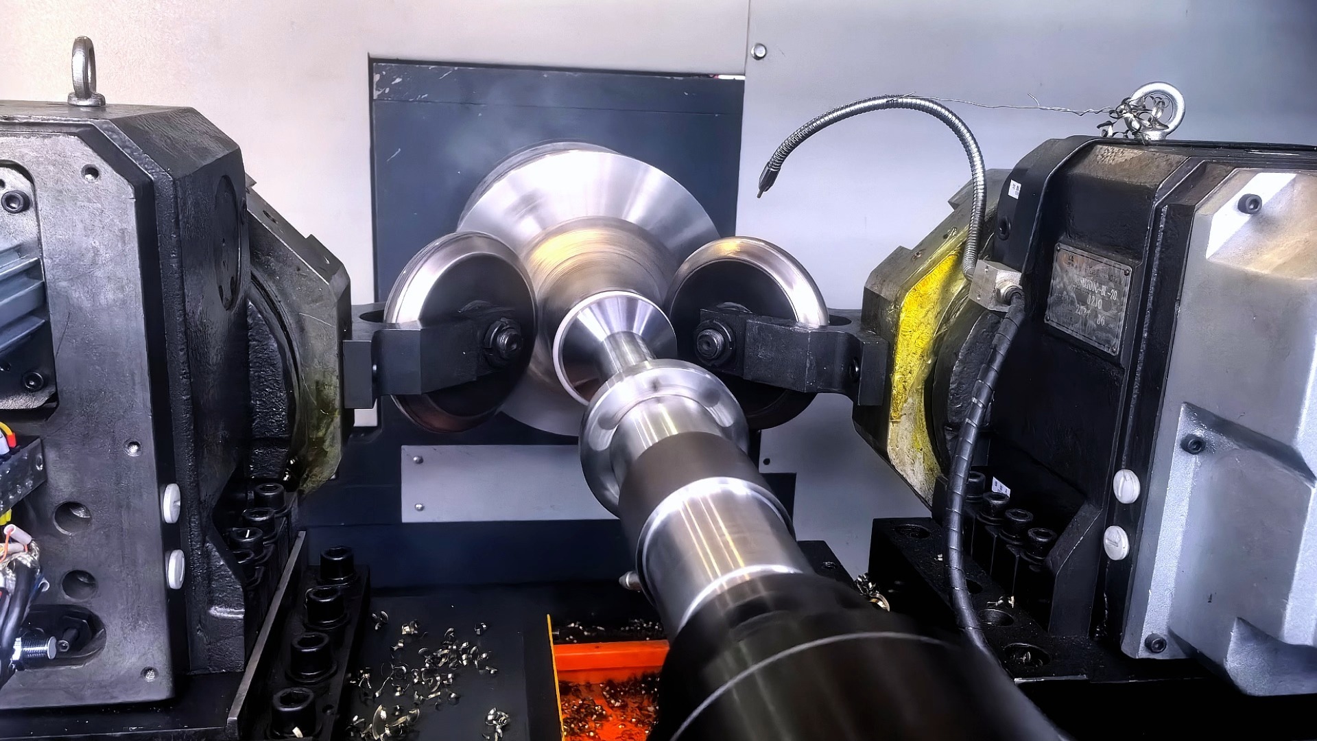 Những điều cần biết khi mua máy tạo hình quay CNC và cách chọn máy phù hợp