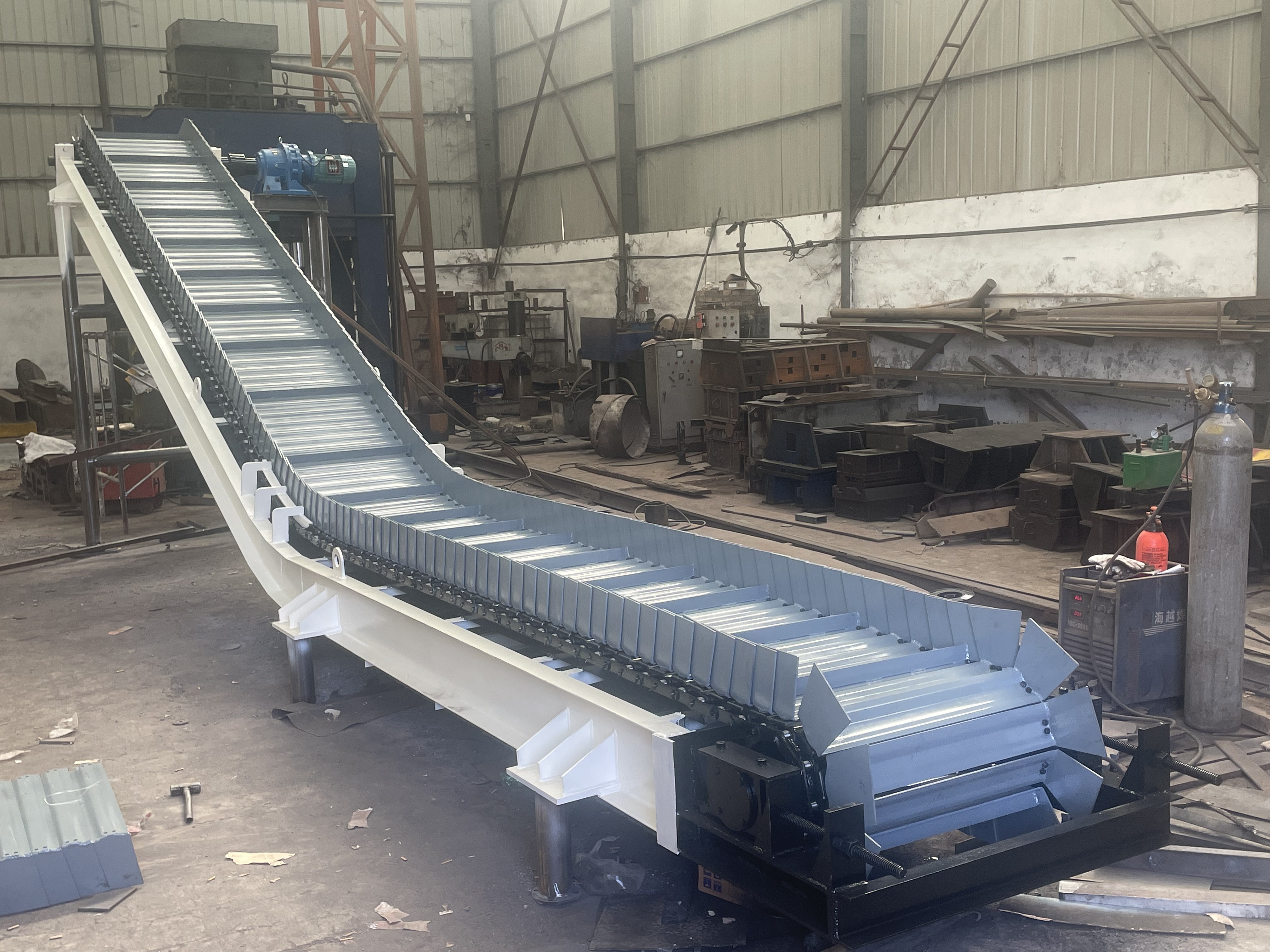 High temperature resistant chain conveyor: efficient material conveying solution in high temperature environment