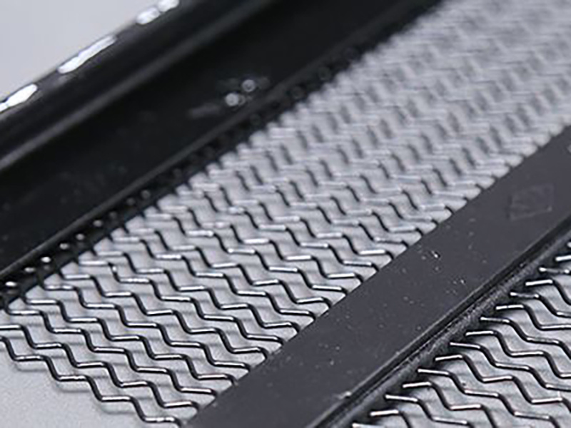 Zig-Zag Self-Cleaning Screen