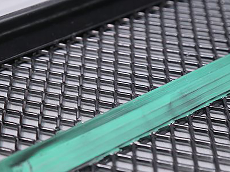 Diamond Pattern Self-Cleaning Screen