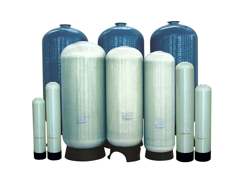 Filtering canister