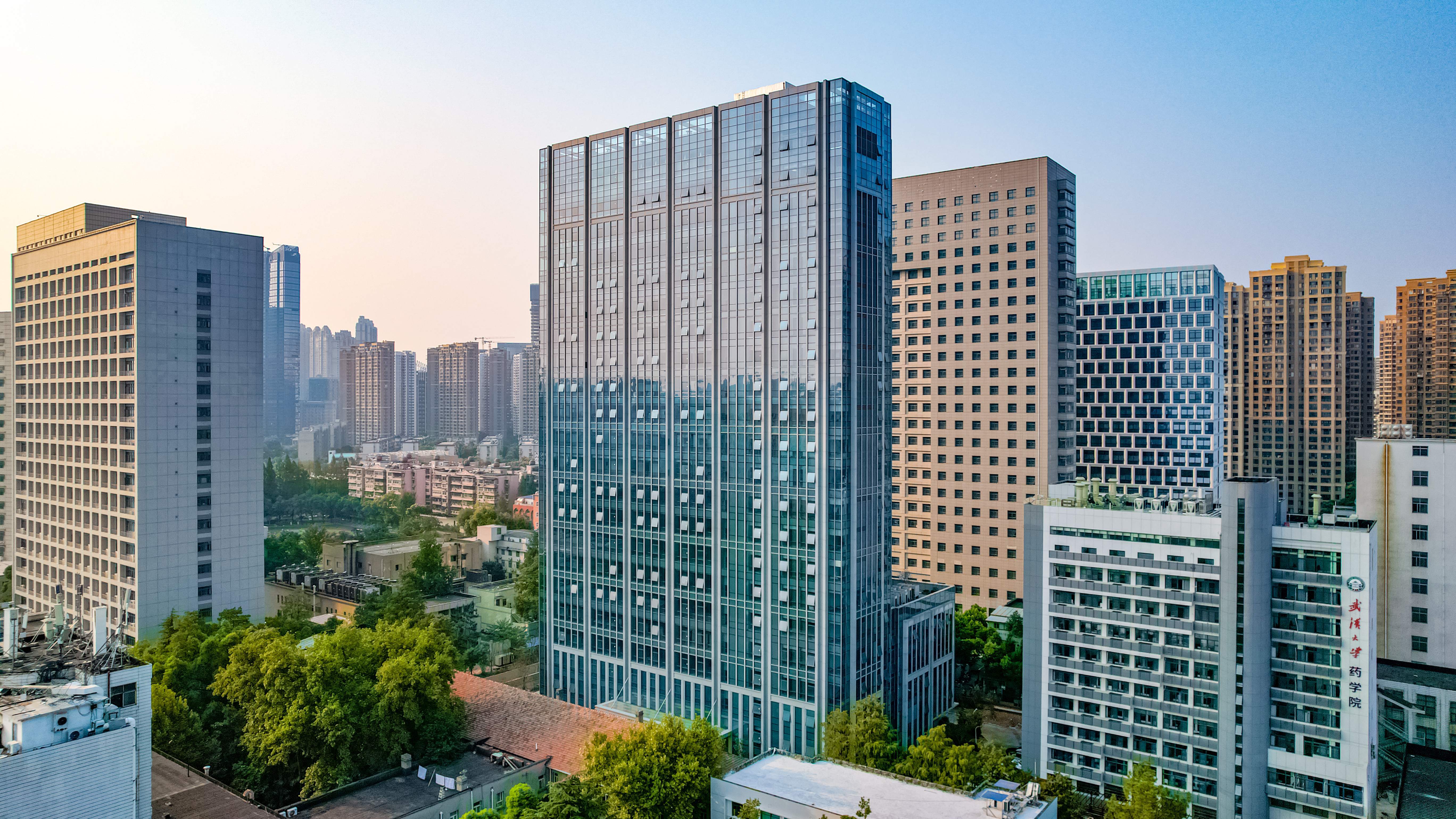 【實驗室】構筑院士共享科研平臺，領航生命醫學創新策源——武漢大學醫學部9號樓大型儀器共享中心和標準化實驗室（一期）項目