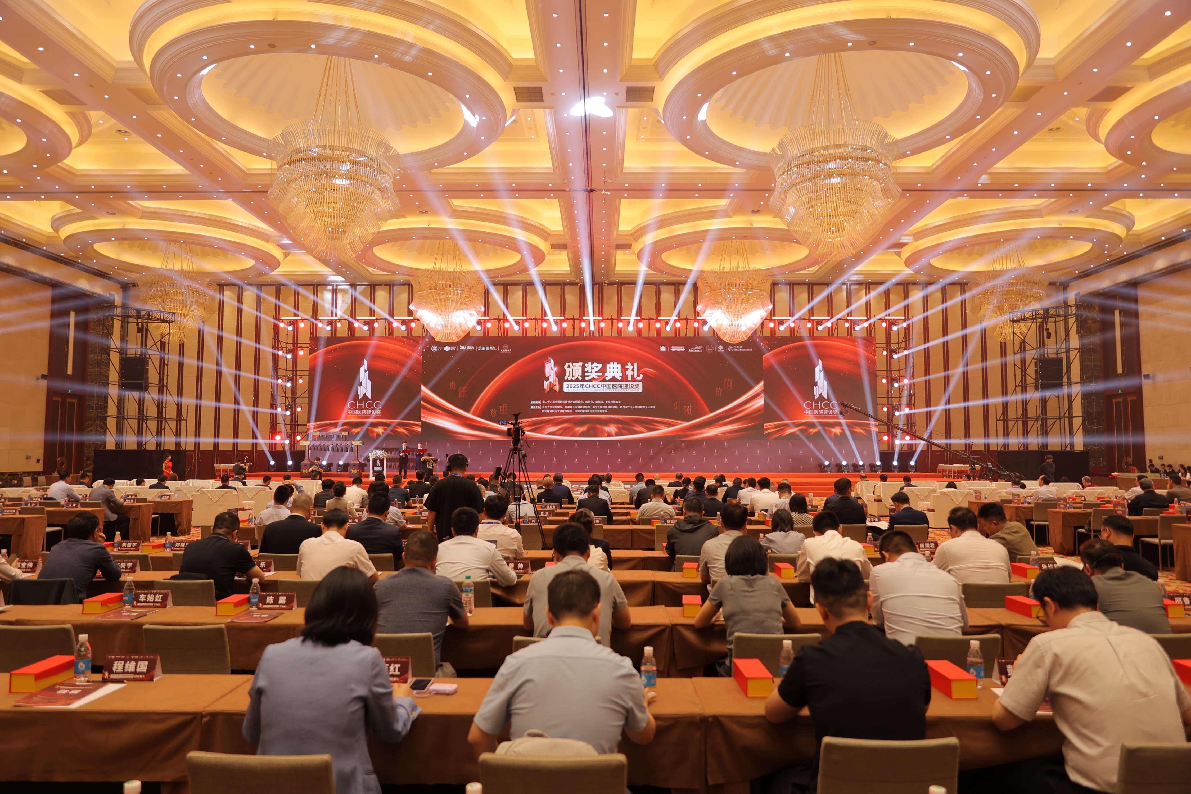 喜报 | 华康洁净斩获2025年CHCC中国医院建设奖双项大奖！展会同期亮点提前解锁